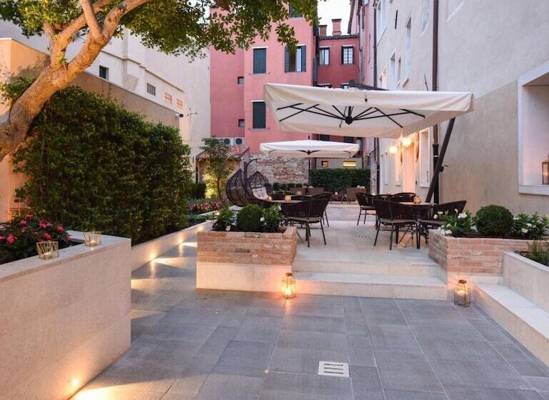سوییت جونیور, Santa Croce Boutique