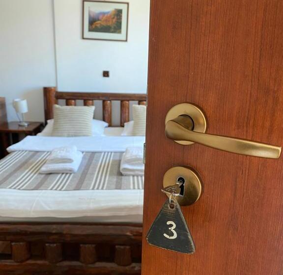 Номер Стандарт Трехместный, Guest House Piatra Craiului