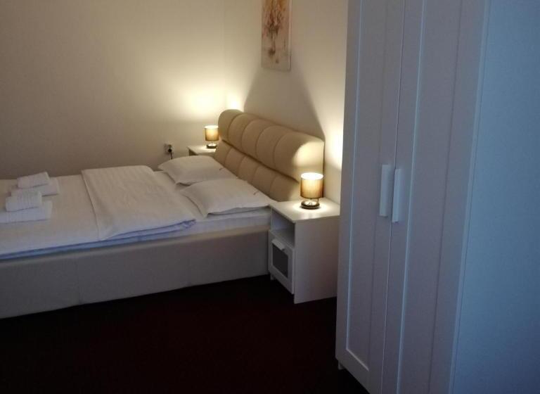 Люкс 2 Спальни, Guest House Piatra Craiului