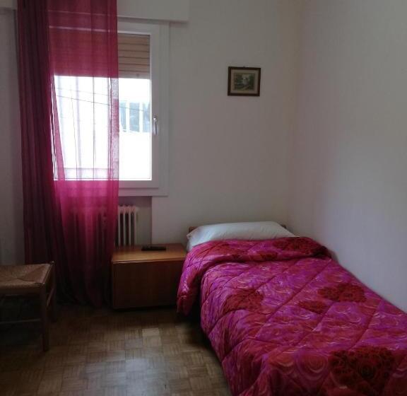 标准单人间共用浴室, Venice Holiday
