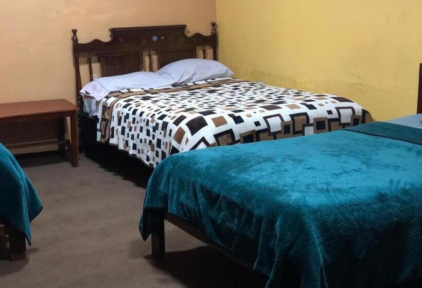 חדר סטנדרטי לארבעה עם חדר אמבטיה משותף, Hostal Pachamama Lodge