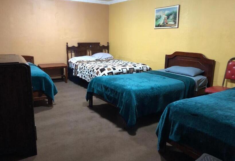 חדר סטנדרטי לארבעה עם חדר אמבטיה משותף, Hostal Pachamama Lodge