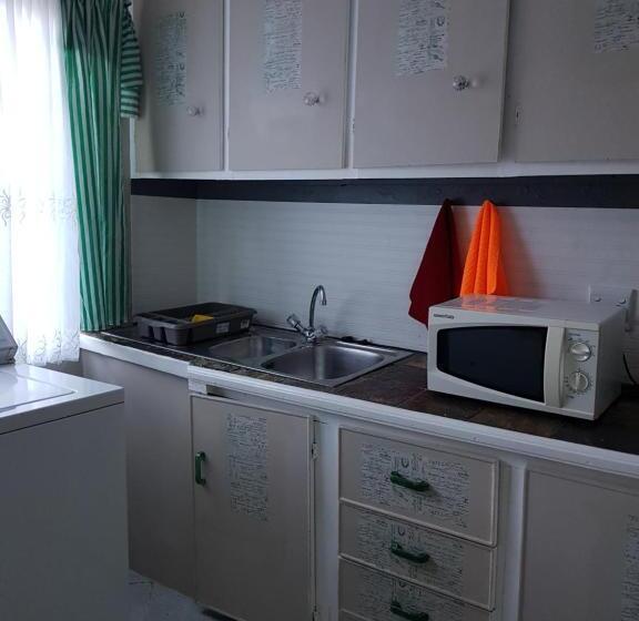 Апартаменты 1 Спальня, The Budget Inn