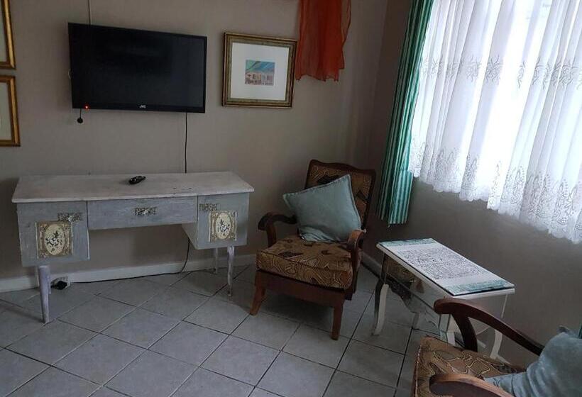 Апартаменты 1 Спальня, The Budget Inn