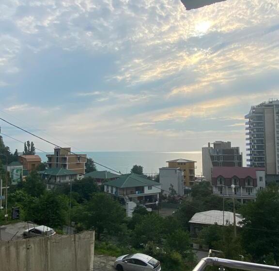 标准三人间, Badu Guest House