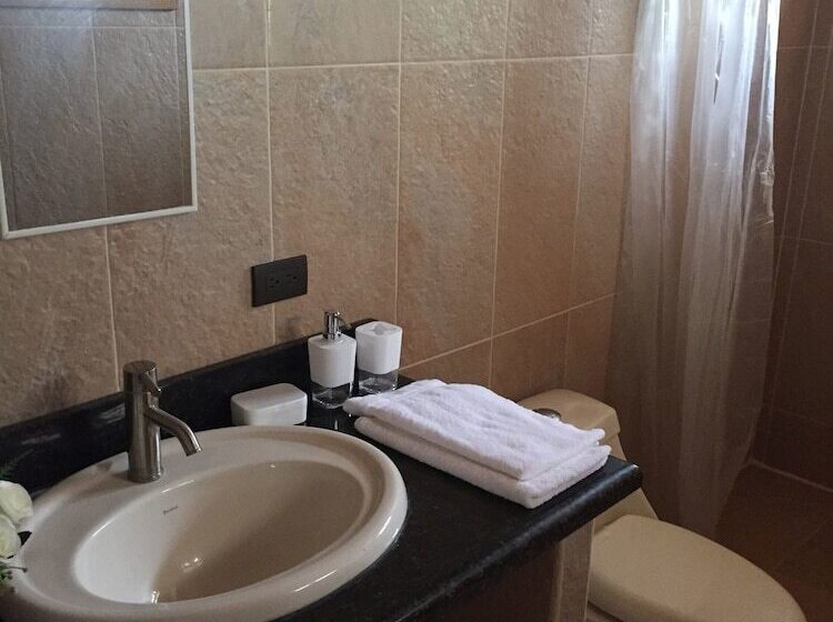 Quarto Quádruplo Estandar, Casa Aura: Beachfront Premium Hostel