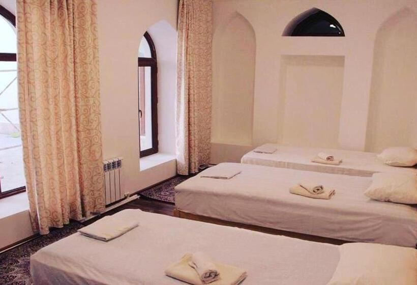 غرفة قياسية ثلاثية, Rumi Hotel & Hostel