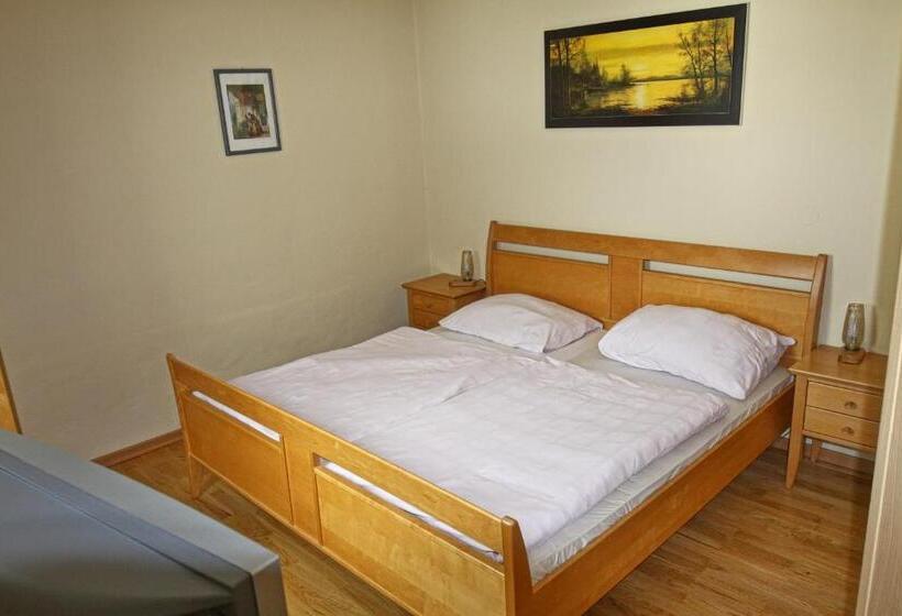 Номер Стандарт, Stiftsgasthof Hochburg