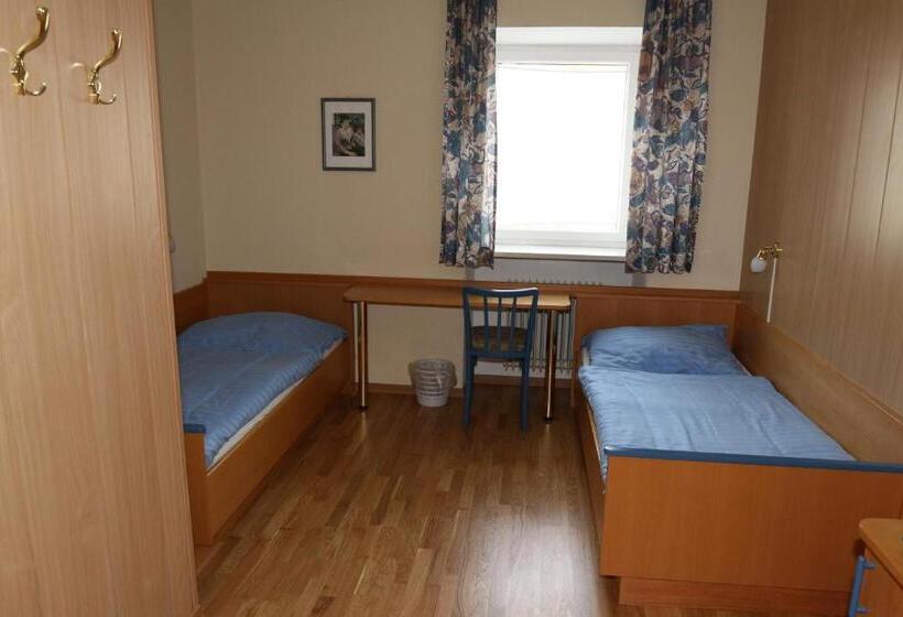 Номер Стандарт, Stiftsgasthof Hochburg