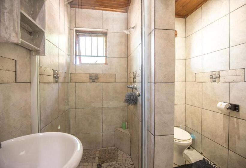 Quarto Economy, Thatch Haven Guesthouse