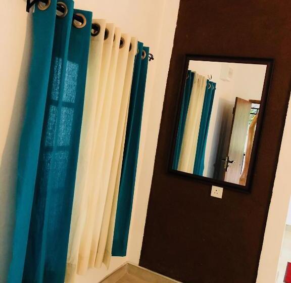 سوئیت جونیور خانوادگی, The Summer Corridor   Kataragama