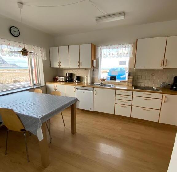 اتاق استاندارد یک تخته با سرویس بهداشتی مشترک, Grund í Grundarfirði Economy Guesthouse