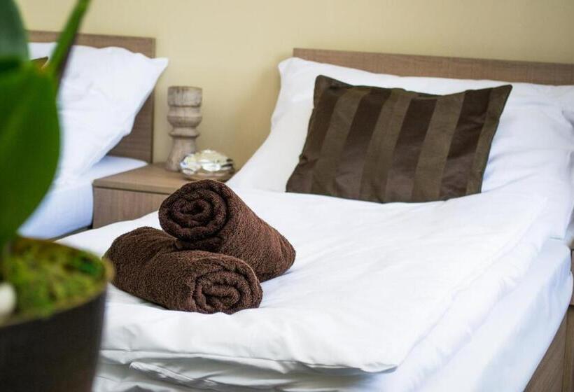 اتاق استاندارد سه نفره, Penzion S Wellness Uherské Hradiště