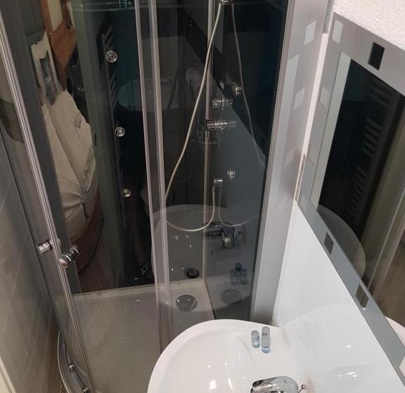 اتاق استاندارد سه نفره, Pension Central Semmering