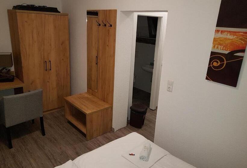 غرفة قياسية رباعية, Pension Central Semmering