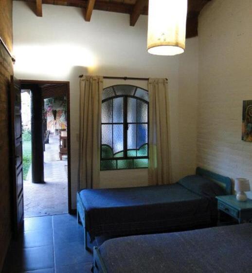 غرفة قياسية ثلاثية, Posada Argimon