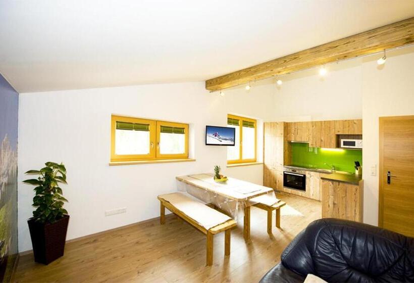 Family flat with lake view, Alpenhof Grafleiten