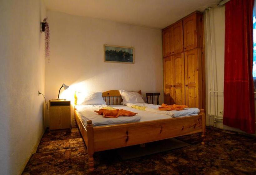 Quarto Familiar, Topuzovi Guest House