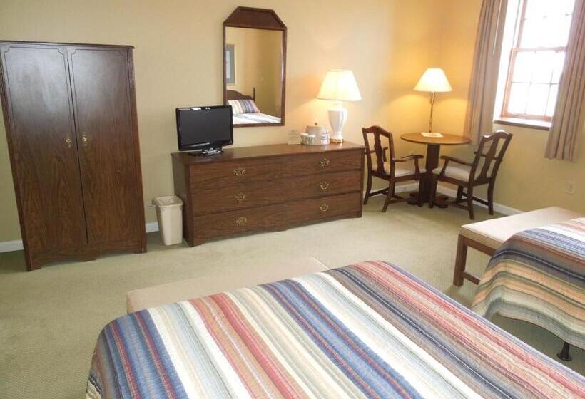 带2个双人床的标准工作室, Guest Quarters At The Bridges Golf Club