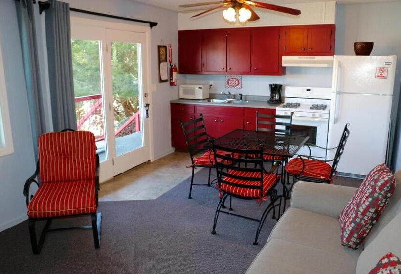 스위트, Boundary Waters Resort & Marina