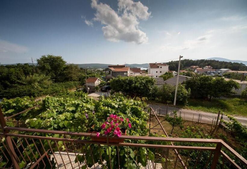 اتاق استاندارد با سرویس بهداشتی مشترک, Apartments Pavićević