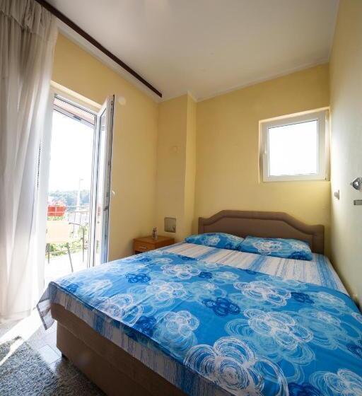 اتاق استاندارد با سرویس بهداشتی مشترک, Apartments Pavićević