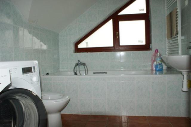 اتاق استاندارد سه تخته با سرویس بهداشتی مشترک, Vila Ria