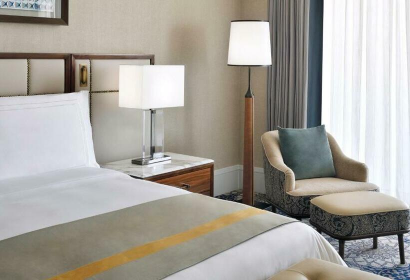 带大床的行政房间, Grand Plaza Mövenpick