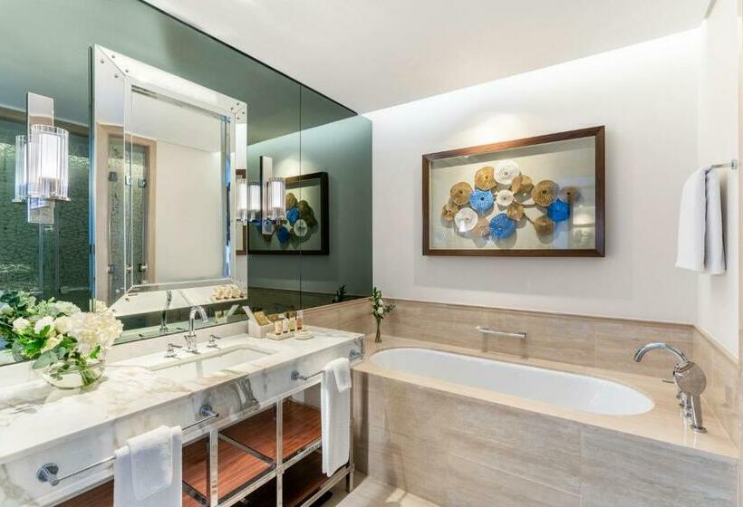 带大床的高级房间, Grand Plaza Mövenpick