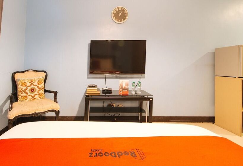 스탠다드 스튜디오, Reddoorz Plus @ Kamuning Quezon City