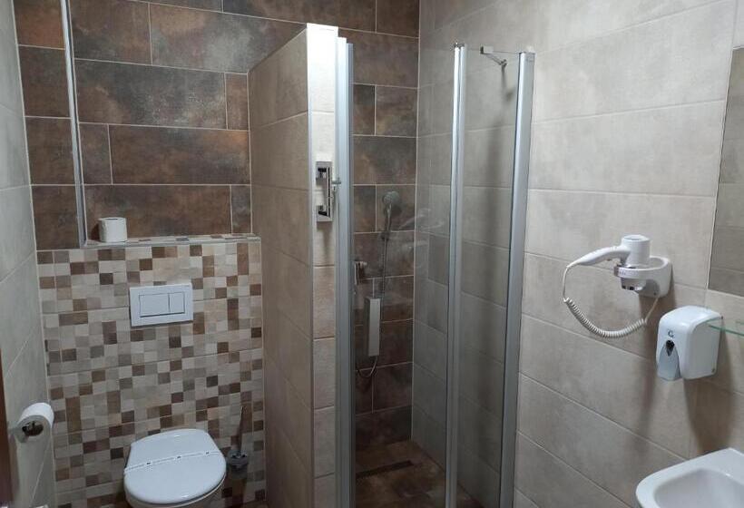 Номер Стандарт, Penzion A Restaurace U Hroznu