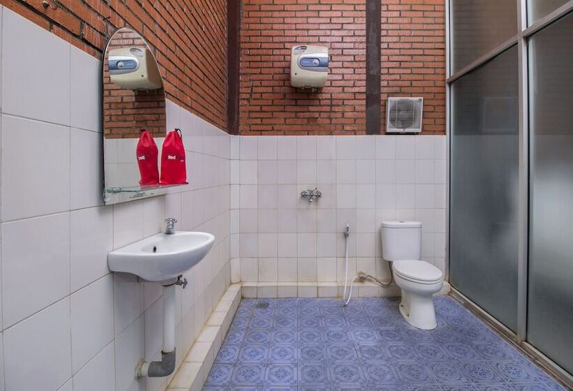 Номер Стандарт, Reddoorz @ Cilandak Timur