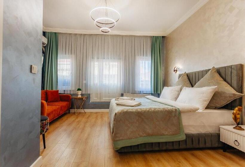 Трехместный Номер Стандарт с Балконом, Taksim Bi Center Suites