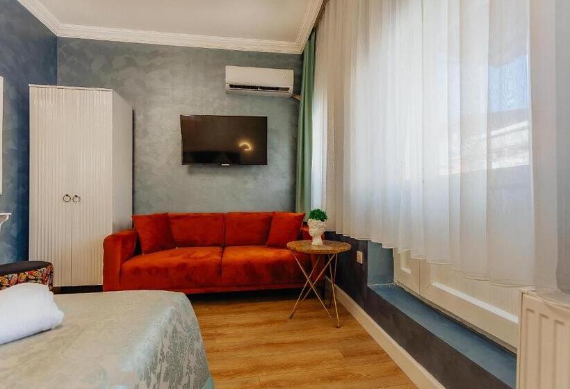 Трехместный Номер Стандарт с Балконом, Taksim Bi Center Suites