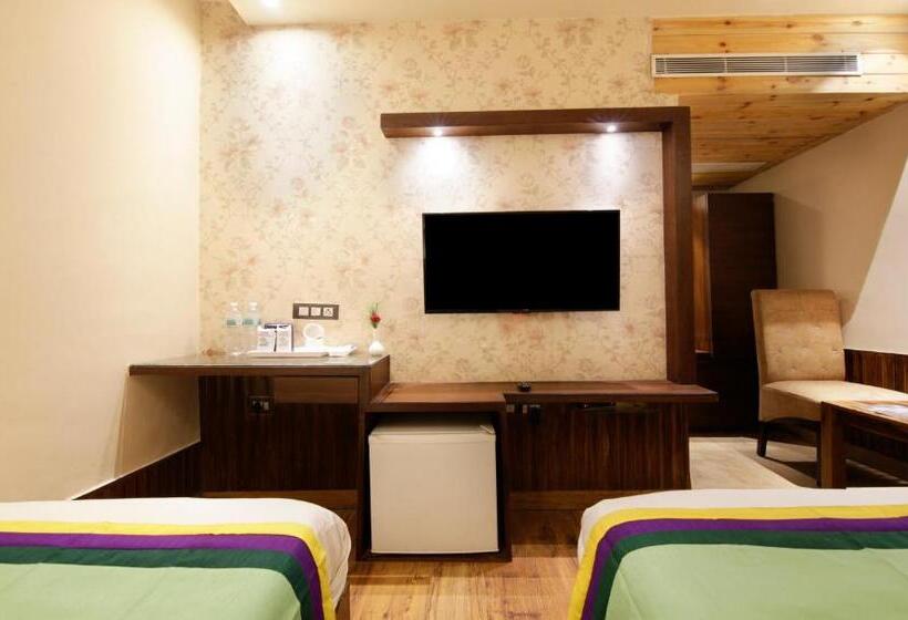 اتاق استاندارد, Treebo Punjabi Nature Residency, Near Faridabad Railway Station