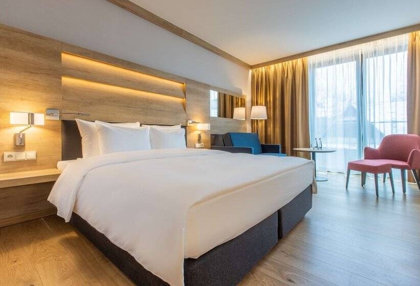 Семейный Номер Вид на Горы, Radisson Blu Hotel & Residences
