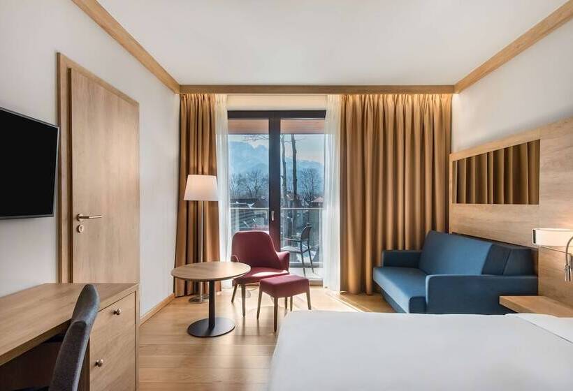 Семейный Номер Вид на Горы, Radisson Blu Hotel & Residences