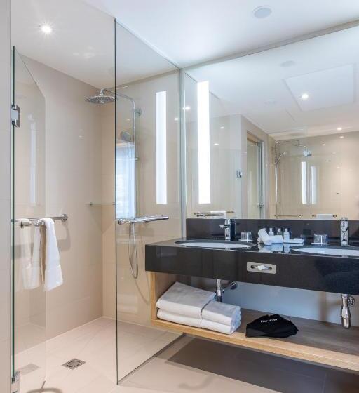 Полулюкс, Radisson Blu Hotel & Residences