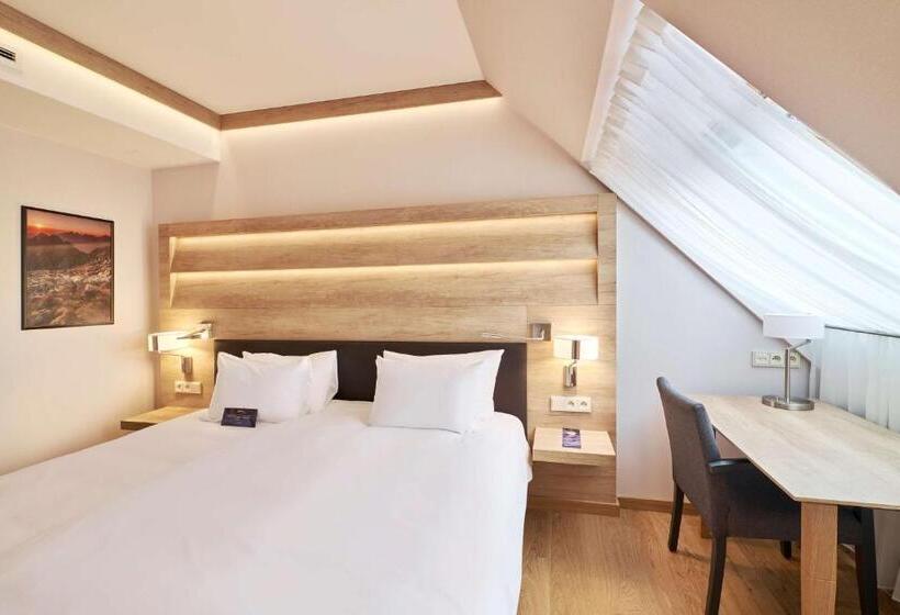 Апартаменты 1 Спальня с Балконом, Radisson Blu Hotel & Residences