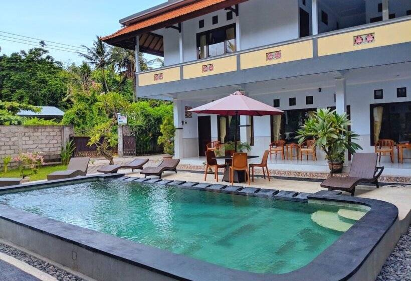 Трехместный Номер Deluxe Вид на Бассейн, Serangan Inn Mimba