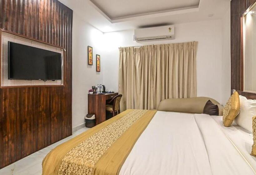 اتاق لوکس, De Falcon Goa Beach Resort