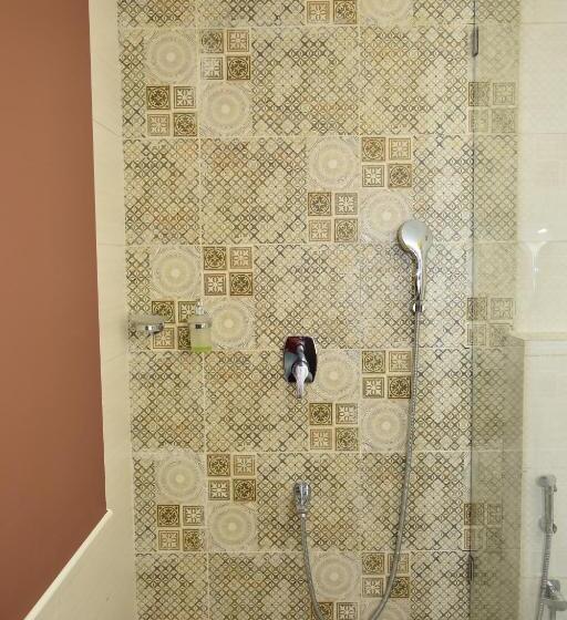 اتاق لوکس, De Falcon Goa Beach Resort