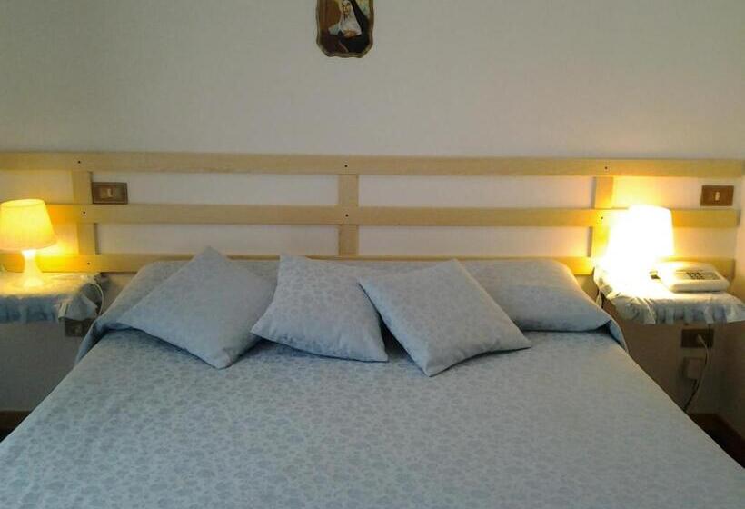 Quarto Estandar com Sacada, Villa Stella