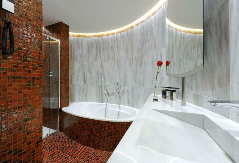 Номер Executive, Claris Hotel & Spa Gl, A Small Luxury Hotel Of The World