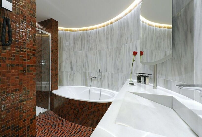 Номер Executive, Claris Hotel & Spa Gl, A Small Luxury Hotel Of The World