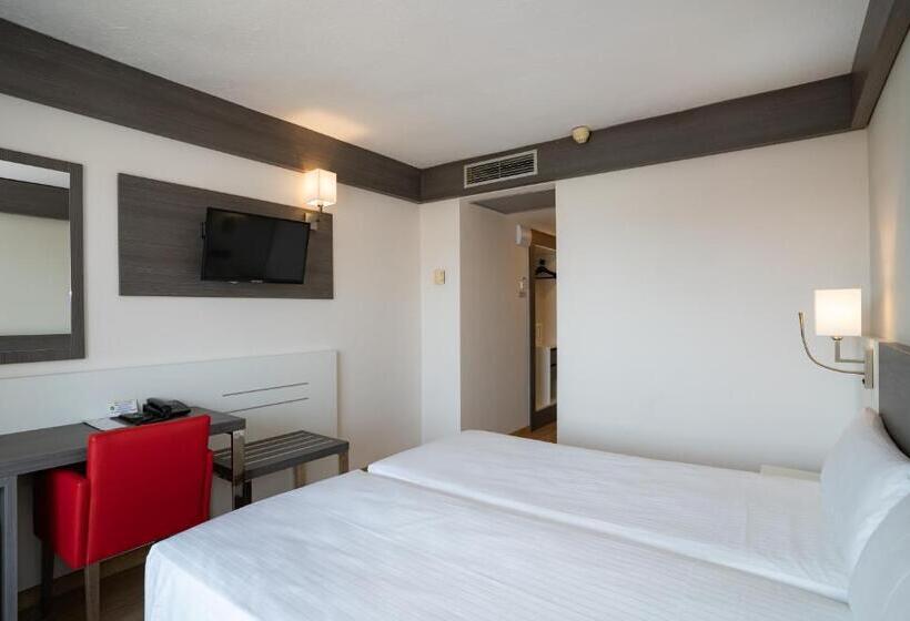 Номер Стандарт Вид на Бассейн, Medplaya Hotel Santa Monica