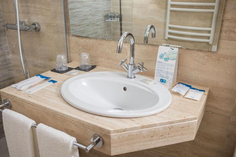 اتاق سه نفره سوپریور با چشم‌انداز باغ, Rvhotels Broquetas Spa Termal