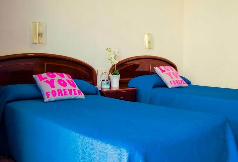 Standard Triple Room with Terrace, Safari