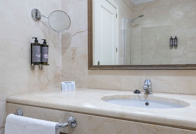 Quarto Familiar, Best Osuna
