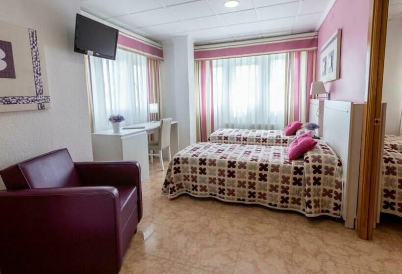 Standard Connecting Room, Manolo